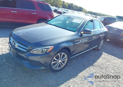 2016 Mercedes-Benz C 300 4Matic z USA, uszkodzony, nr VIN 55SWF4KB4GU105035